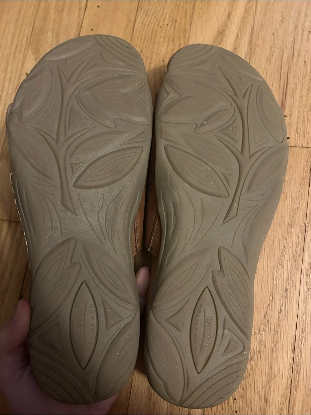 Women’s earth sandals 9.5